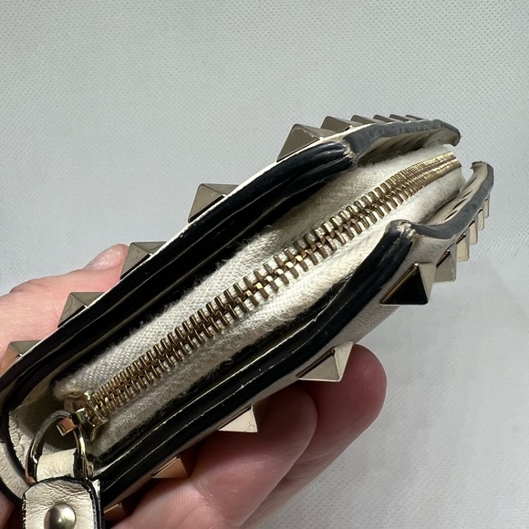 Valentino Rockstud Ivory Wallet - Picture 5 of 10